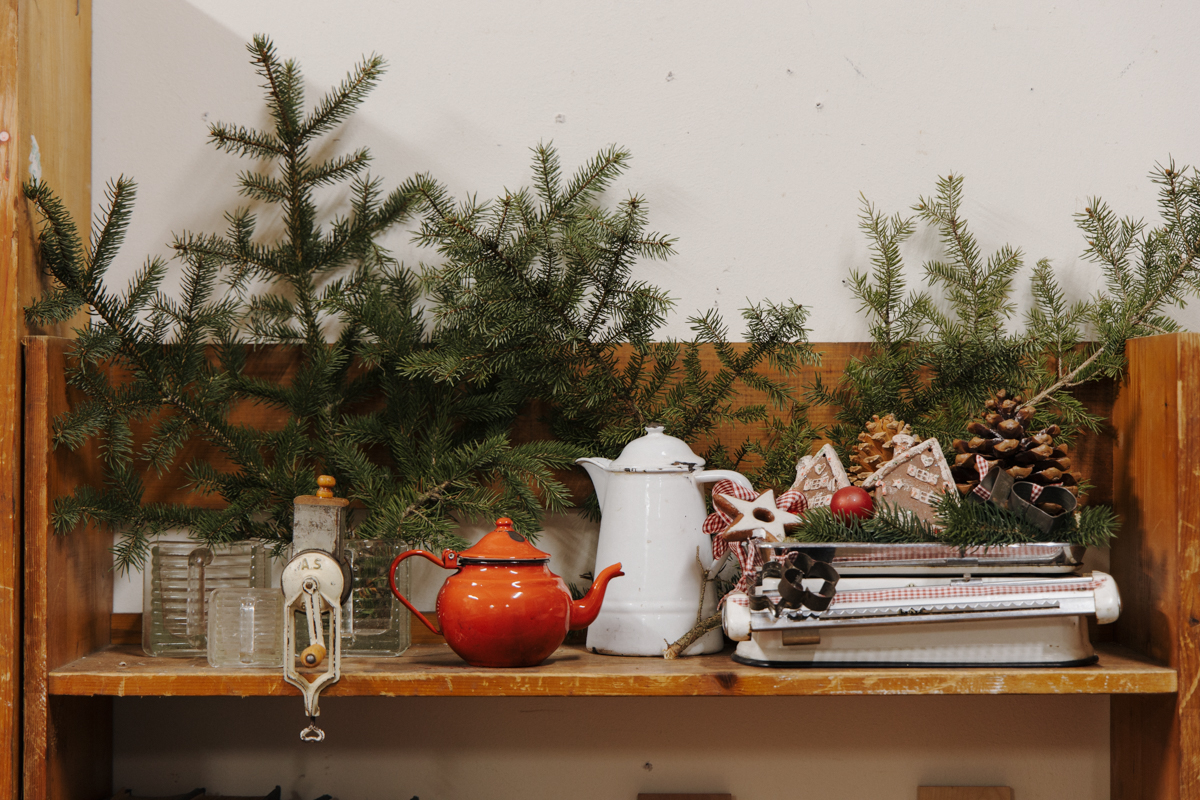 Innenhof – Auto und Traktor Museum 05 Weihnachtliche Dekoration im Auto & Traktor Museum