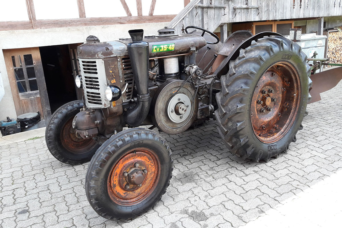 Ein Landini L35, Baujahr 1955. Dieser seltene Glühkopf-Traktor wird bei der Dampf- und Glühkopf-Show am Bodensee gezeigt.